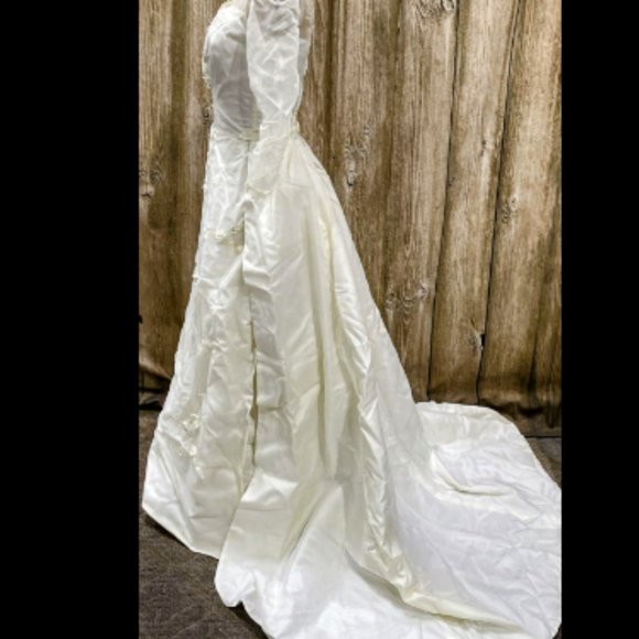 Vintage Hand Made Highly Detailed Wedding Dress w/ Detachable Train Size 2 - Picture 3 of 5